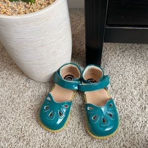 Livie & Luca Dark Green Petals